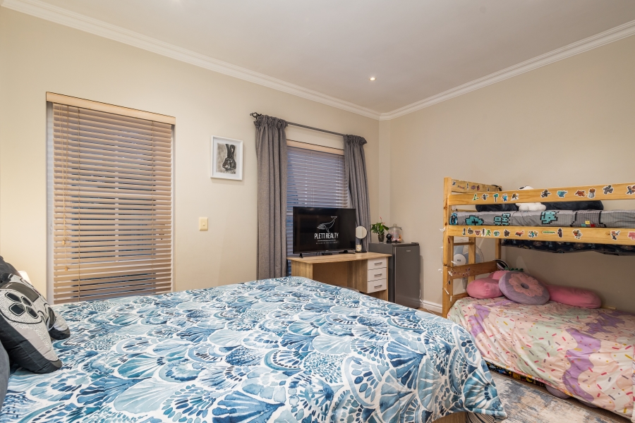 4 Bedroom Property for Sale in Schoongezicht Western Cape